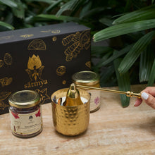 Load image into Gallery viewer, Vanilla and Tonka Bean Scented Soy Wax Candle
